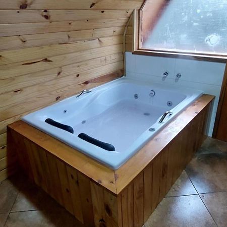 Chale Com Hidromassagem Da Vick Hotel Campos do Jordao Exterior photo