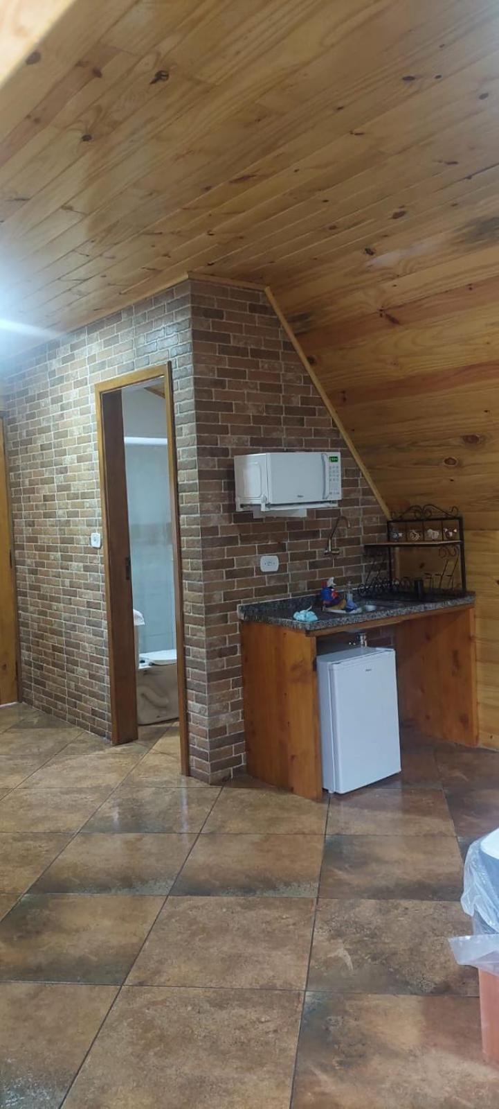 Chale Com Hidromassagem Da Vick Hotel Campos do Jordao Exterior photo